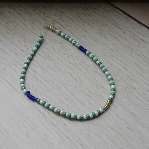 Pulsera verde,blanco,azul oscuro y dorada